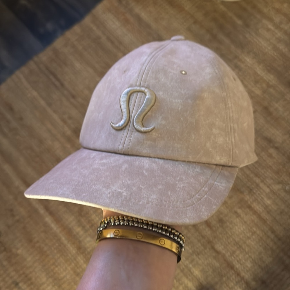 Lululemon logo hat - Picture 2 of 3